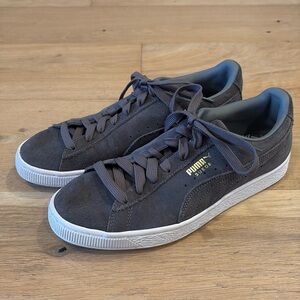 Men’s Puma gray suede sneakers size 8.5